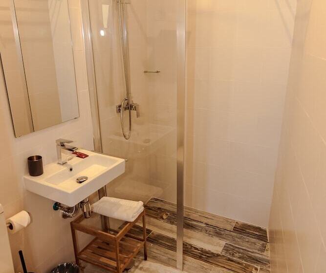 Standard-huone, The 8 Rooms House