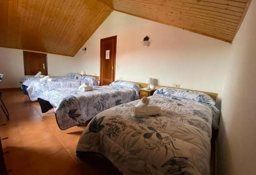 4 Bett Standardzimmer, Pensión Codesal
