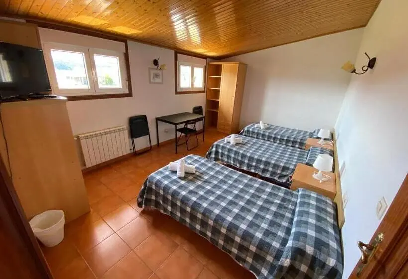 3-Bett-Standardzimmer, Pensión Codesal