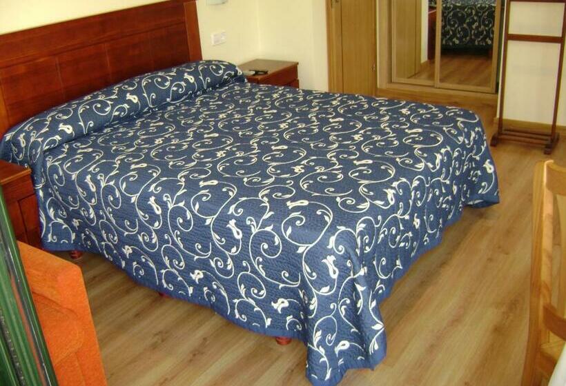 발코니 디럭스 룸, Hostal Santa Baia