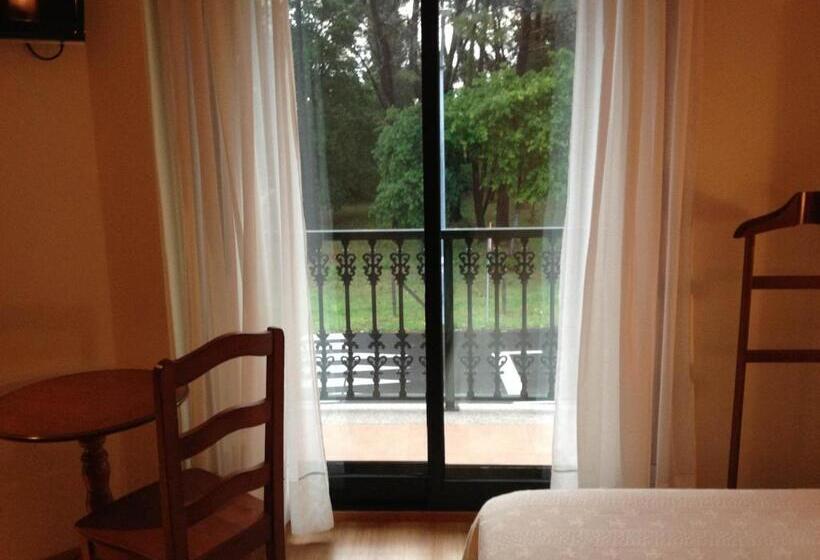 발코니 디럭스 룸, Hostal Santa Baia