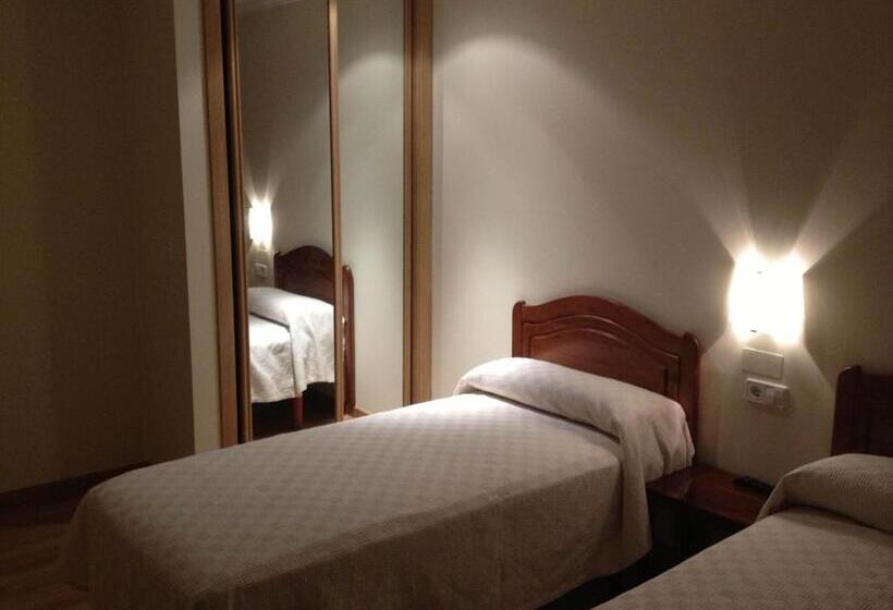 Номер Стандарт с Балконом, Hostal Santa Baia
