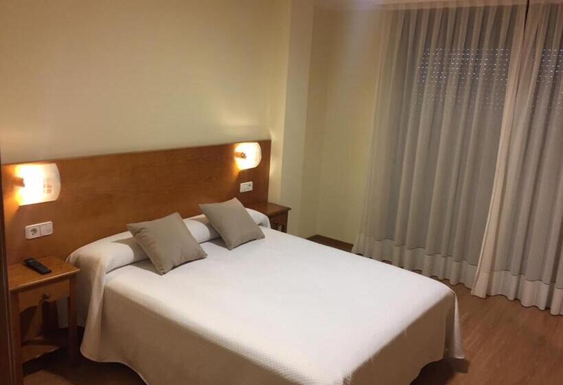 발코니 디럭스 룸, Hostal Santa Baia