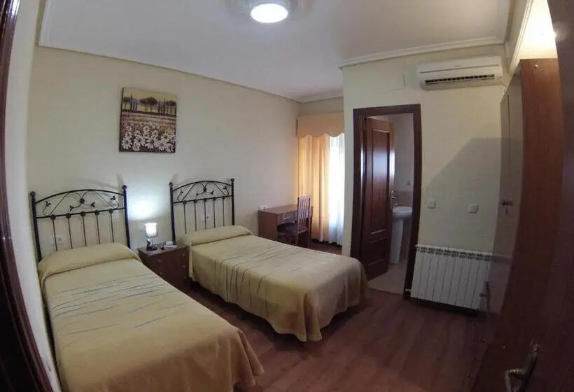 エコノミールーム, Pilar Casa Rural