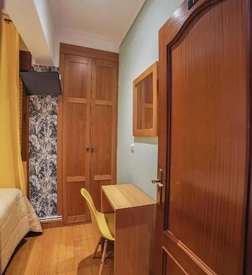 اتاق استاندارد یک تخته با سرویس بهداشتی مشترک, Pension Angelines, Sneuu Hostel Santander