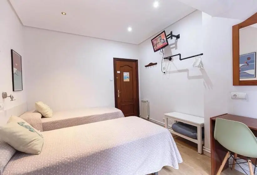 اتاق استاندارد با سرویس بهداشتی مشترک, Pension Angelines, Sneuu Hostel Santander