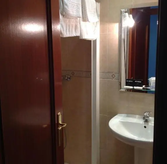 Standard Kolmen Hengen Huone, Hostal Los Amigos
