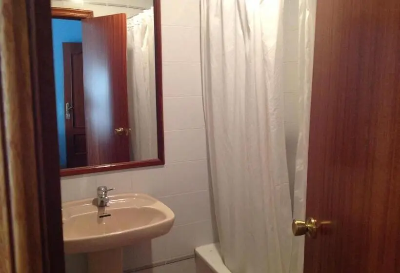 Standard Kolmen Hengen Huone, Hostal Los Amigos