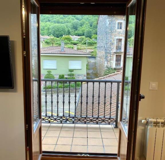 סוויטת ג'וניור, La Cuna Del Sella