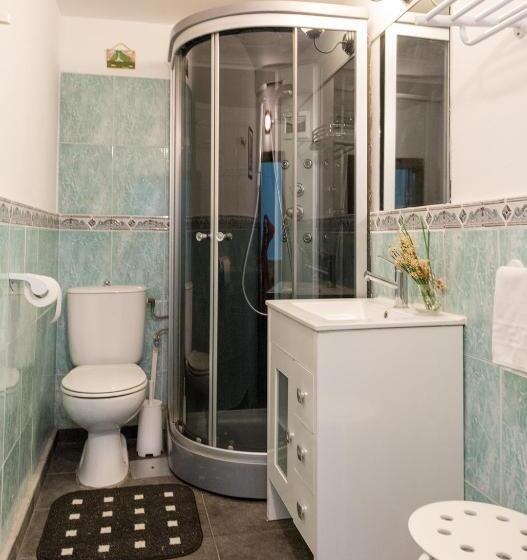 اتاق سهنفرۀ استاندارد با سرویس بهداشتی بیرون از اتاق, Hostal La Fruta Nueva Apertura