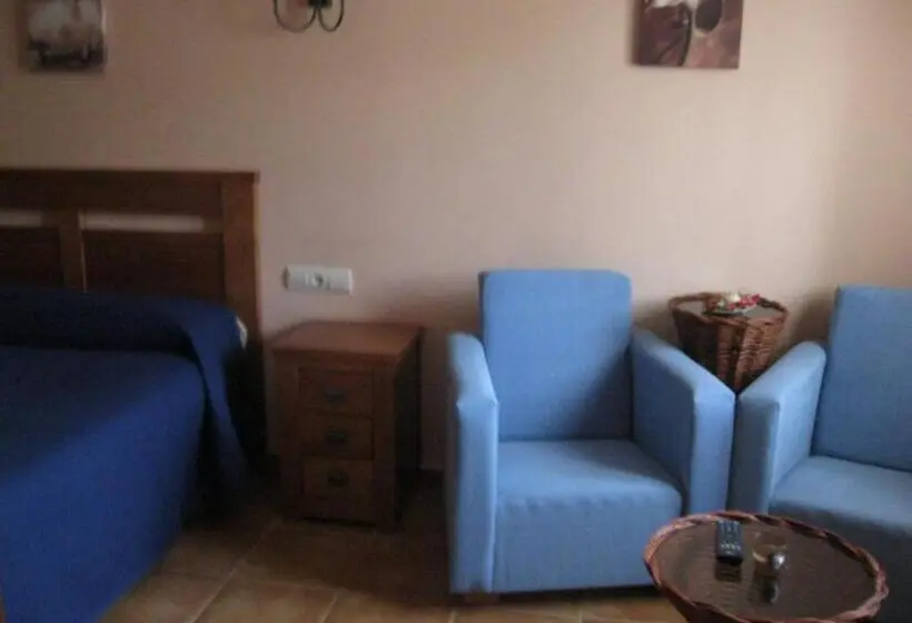 اتاق استاندارد سه نفره, Hostal Sol De La Vega