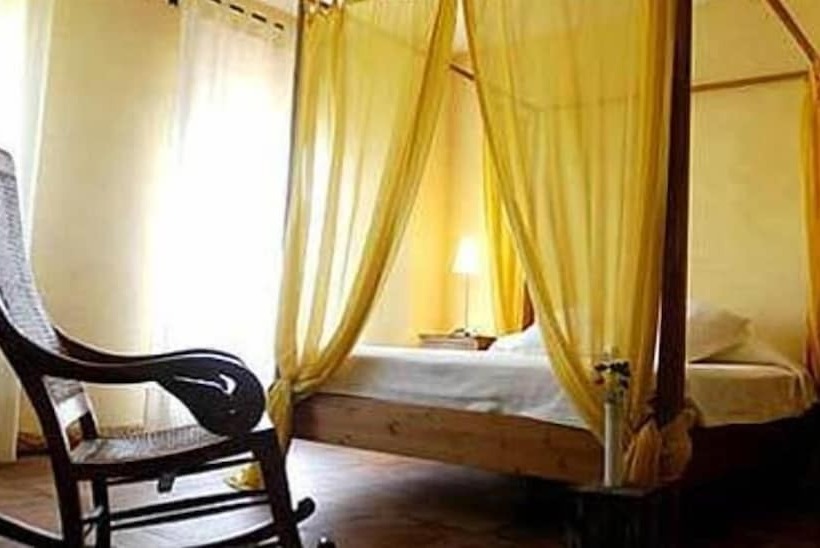 סוויטת ג'וניור, Posada Tresmentiras