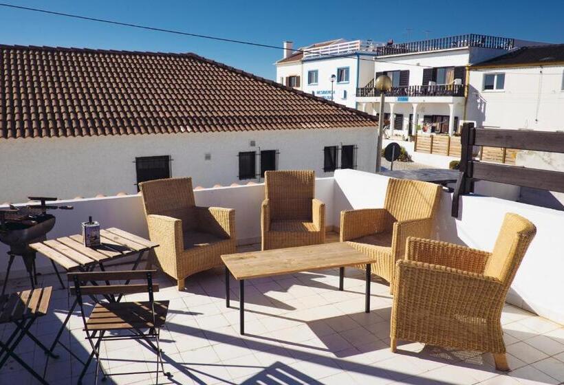 בית, 4 חדרי שינה, Balili Surf House