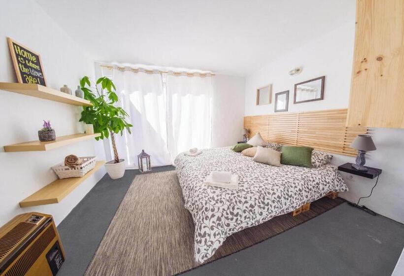 בית, 4 חדרי שינה, Balili Surf House