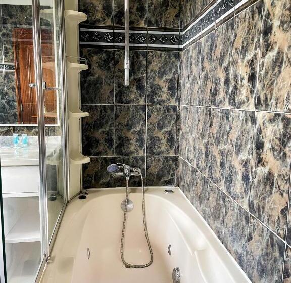 سوئیت با وان آب گرم, Jantesta Guest House