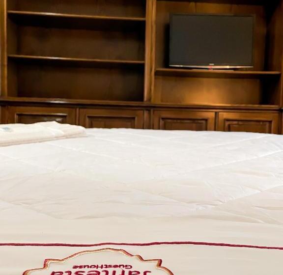 سوییت, Jantesta Guest House