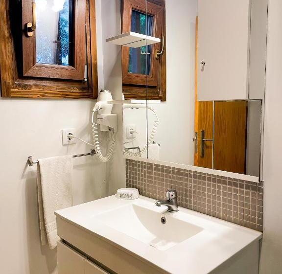 اتاق سوپریور سه تخته, Jantesta Guest House