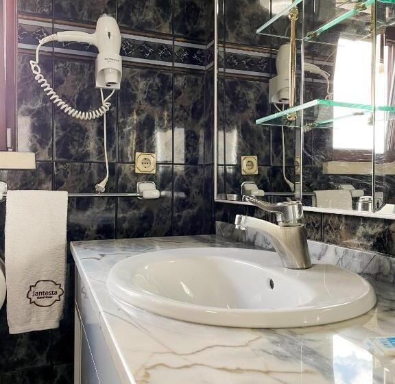 سوئیت با وان آب گرم, Jantesta Guest House