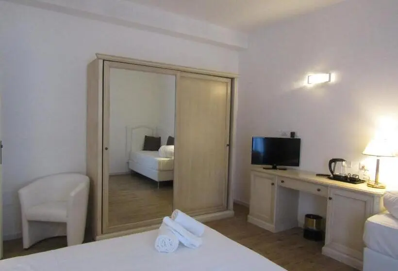 اتاق راحتی سه تخته, Arenosu Comfort Country Resort