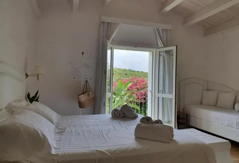 اتاق استاندارد سه تخته با چشم‌انداز باغ, Arenosu Comfort Country Resort
