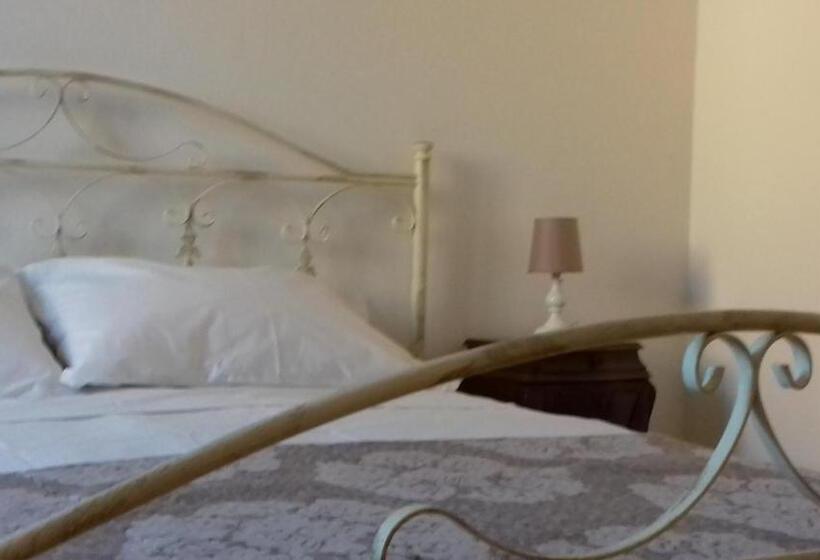 غرفة قياسية مزوَّدة بتراس, Corte Lo Jucco