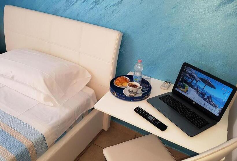 اتاق استاندارد یک نفره, Cristal Rooms