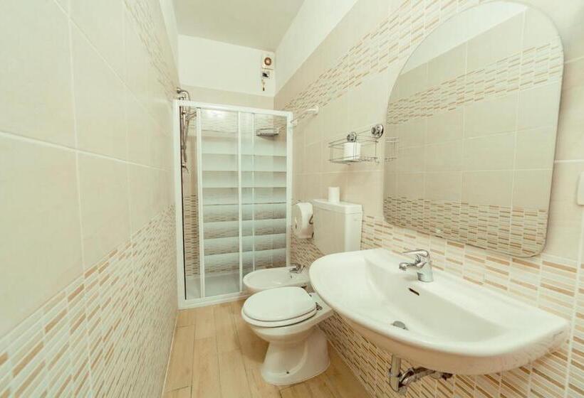 اتاق استاندارد سه نفره, Cristal Rooms