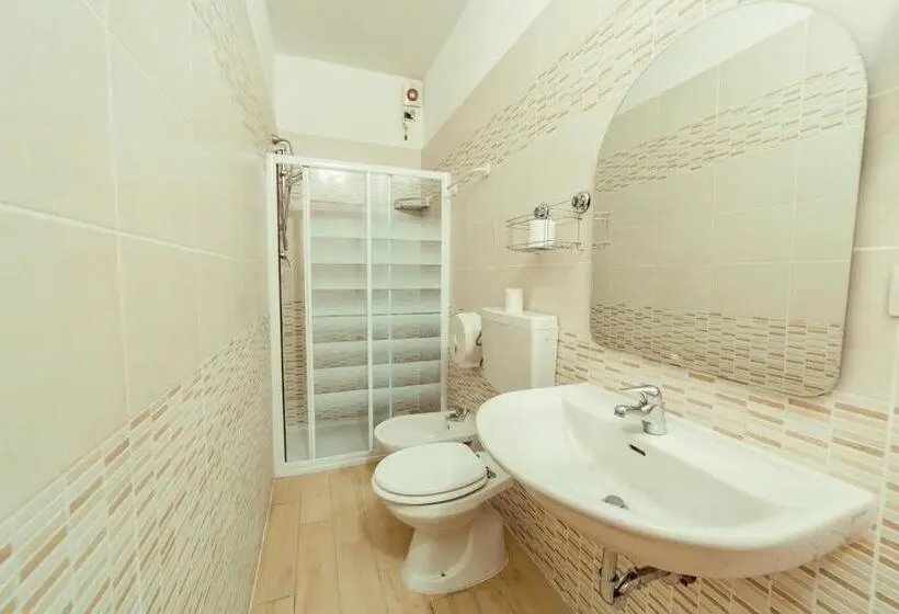 اتاق استاندارد سه نفره, Cristal Rooms