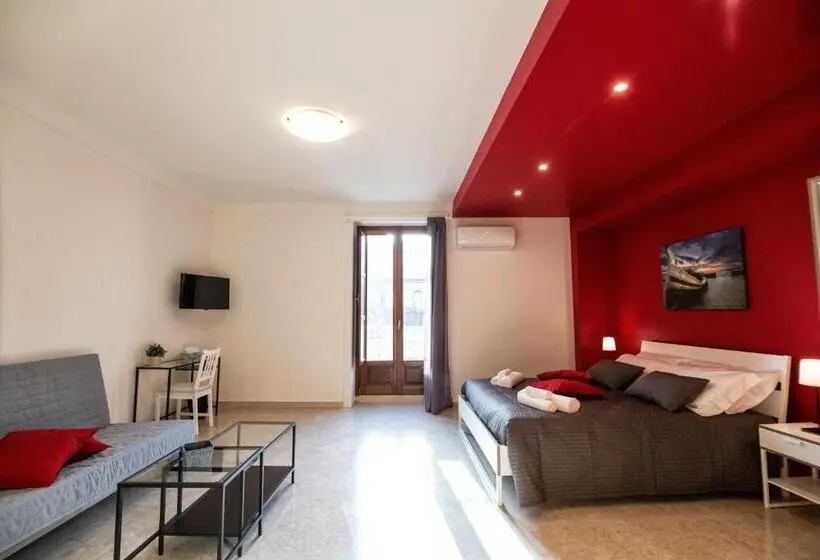 اتاق لوکس با بالکن, Niria