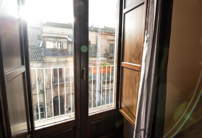 带阳台的豪华间, Niria