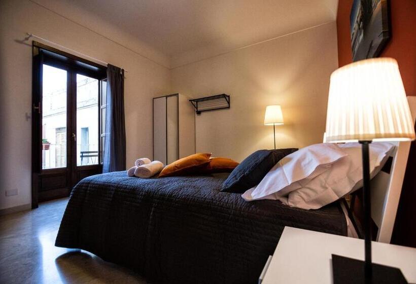 带阳台套房, Niria