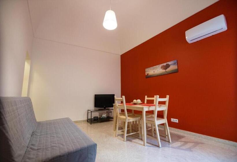 带阳台套房, Niria