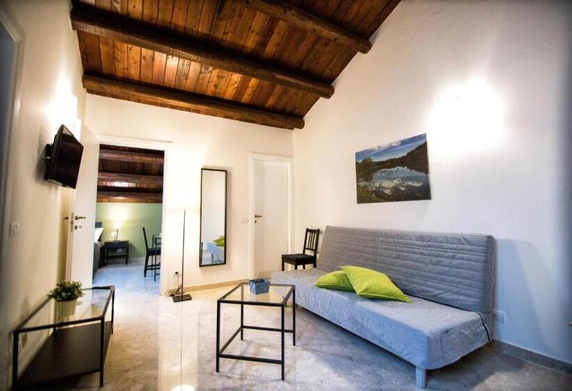 带2个卧室的套房, Niria