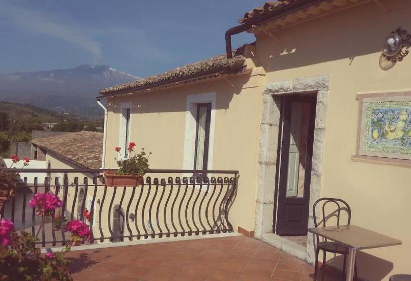 带1个卧室的带阳台的公寓, Villa Laura Apartment