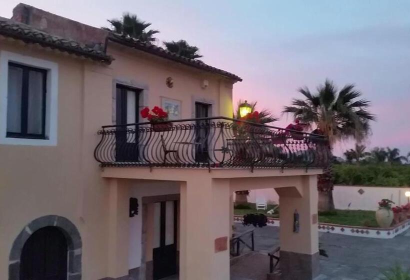 带1个卧室的带阳台的公寓, Villa Laura Apartment