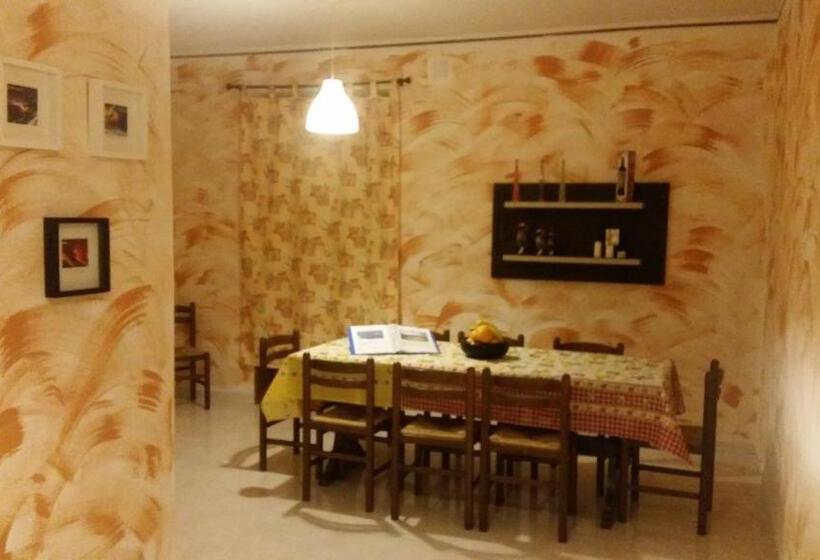 带1个卧室的带阳台的公寓, Villa Laura Apartment