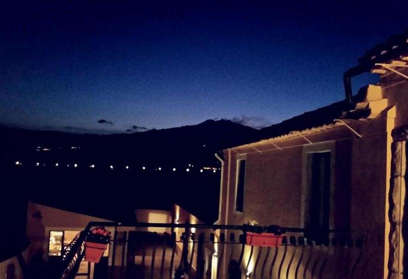 带1个卧室的带阳台的公寓, Villa Laura Apartment