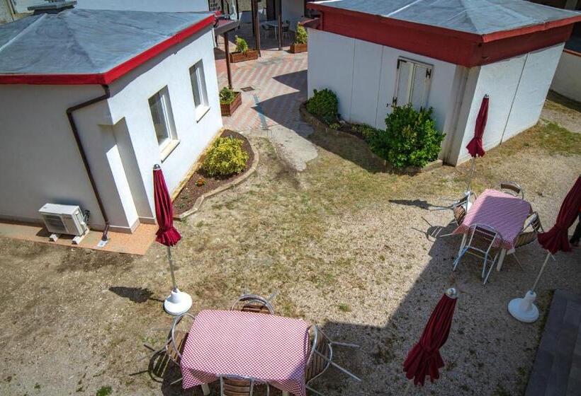 اتاق دوبلکس, Residence Eden
