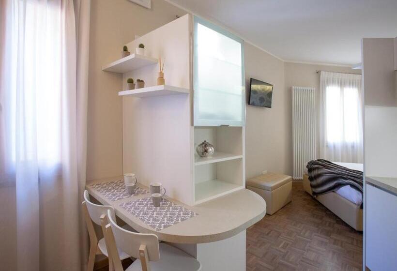استودیوی استاندارد, Residence Le Casette