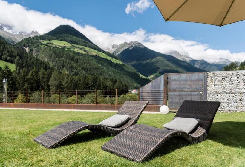 Апартаменты 3 Спальни, Aurina Lodges