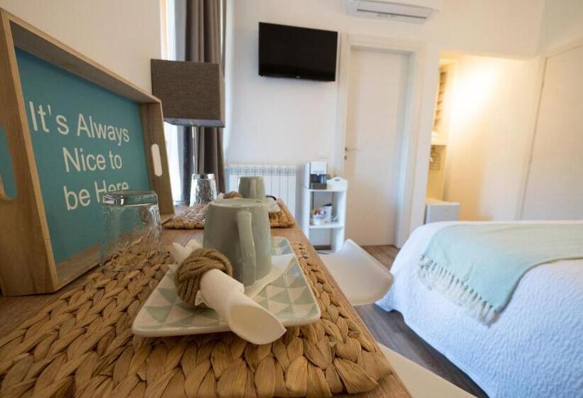 اتاق لوکس با بالکن, Suite Simonetta