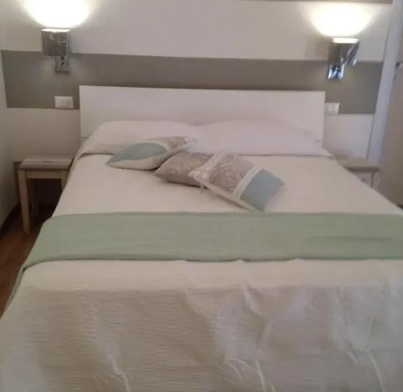 اتاق لوکس با بالکن, Suite Simonetta