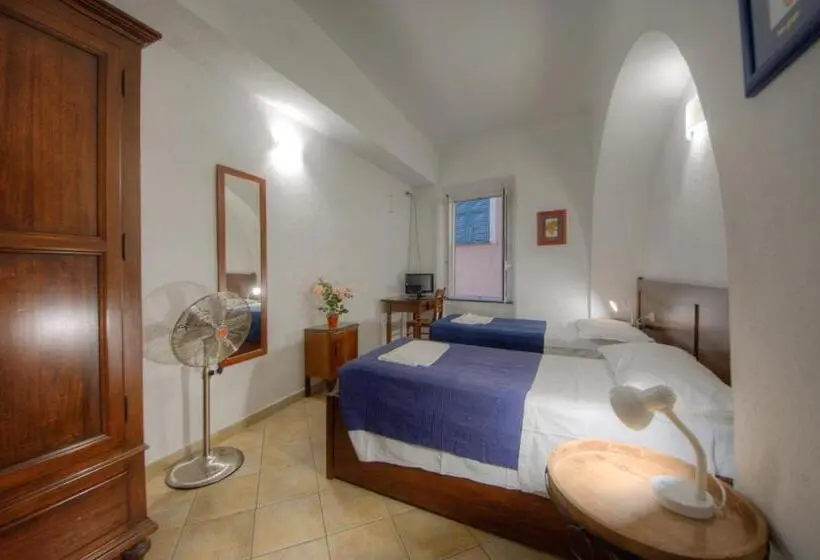 اتاق استاندارد با سرویس بهداشتی مشترک, Club Nautico Savona