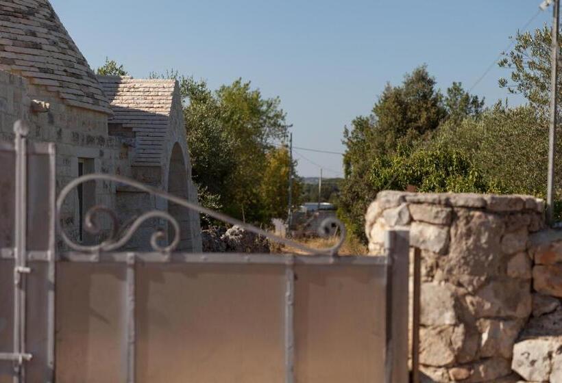 带花园景观的标准三人间, Marinella Suite Home