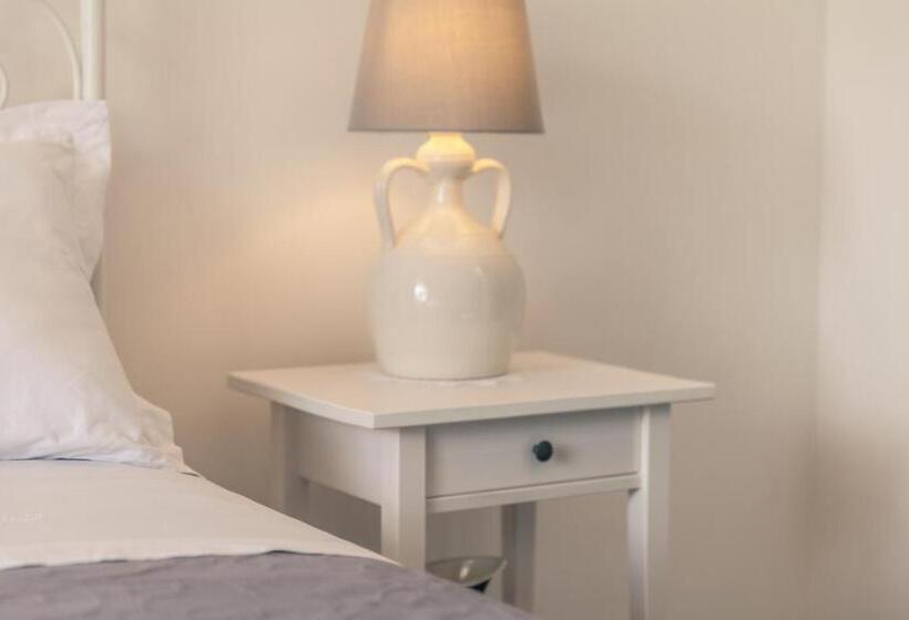 Трехместный Номер Стандарт Вид на Сад, Marinella Suite Home