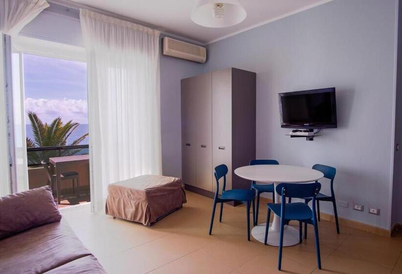استودیوی استاندارد با چشم‌انداز دریا, Residence Sole Mare Alaxi Hotels