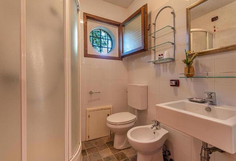 חדר סטודיו סטנדרד, Croce Di Mezzo