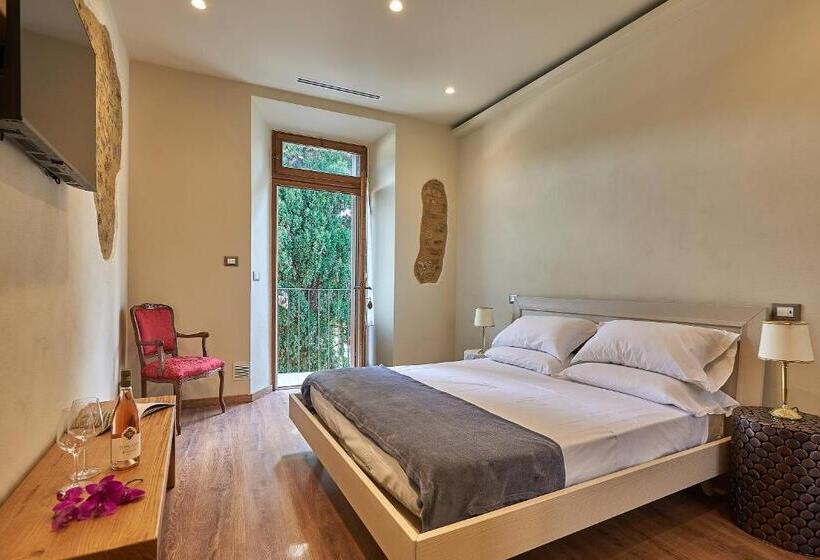 דירת שני חדרים, Croce Di Mezzo