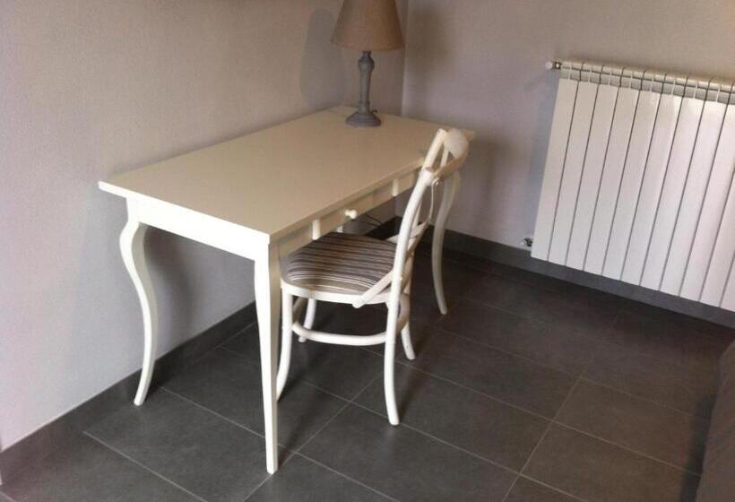 标准间, Skipper White Guest House