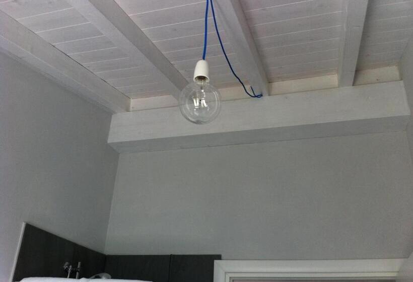 标准间, Skipper White Guest House